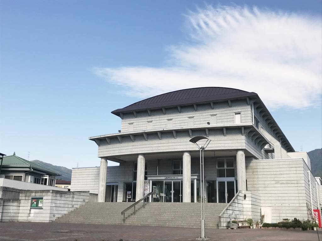 山梨市花かげホール 1