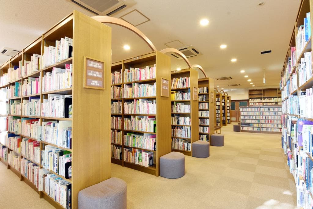 甲斐市立敷島図書館 2
