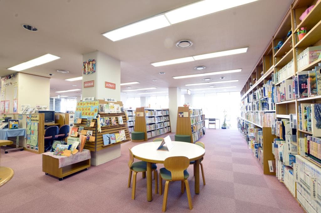 甲斐市立敷島図書館 3
