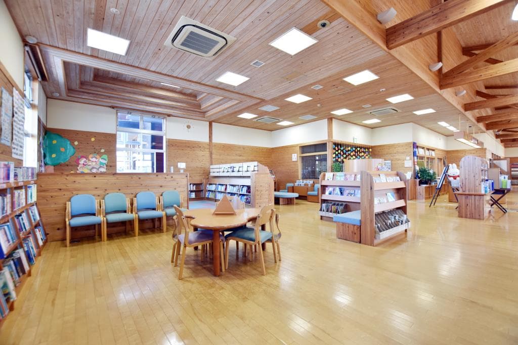 笛吹市御坂図書館 4