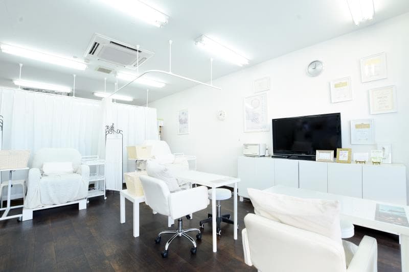 VIVI NAIL Salon&School 2