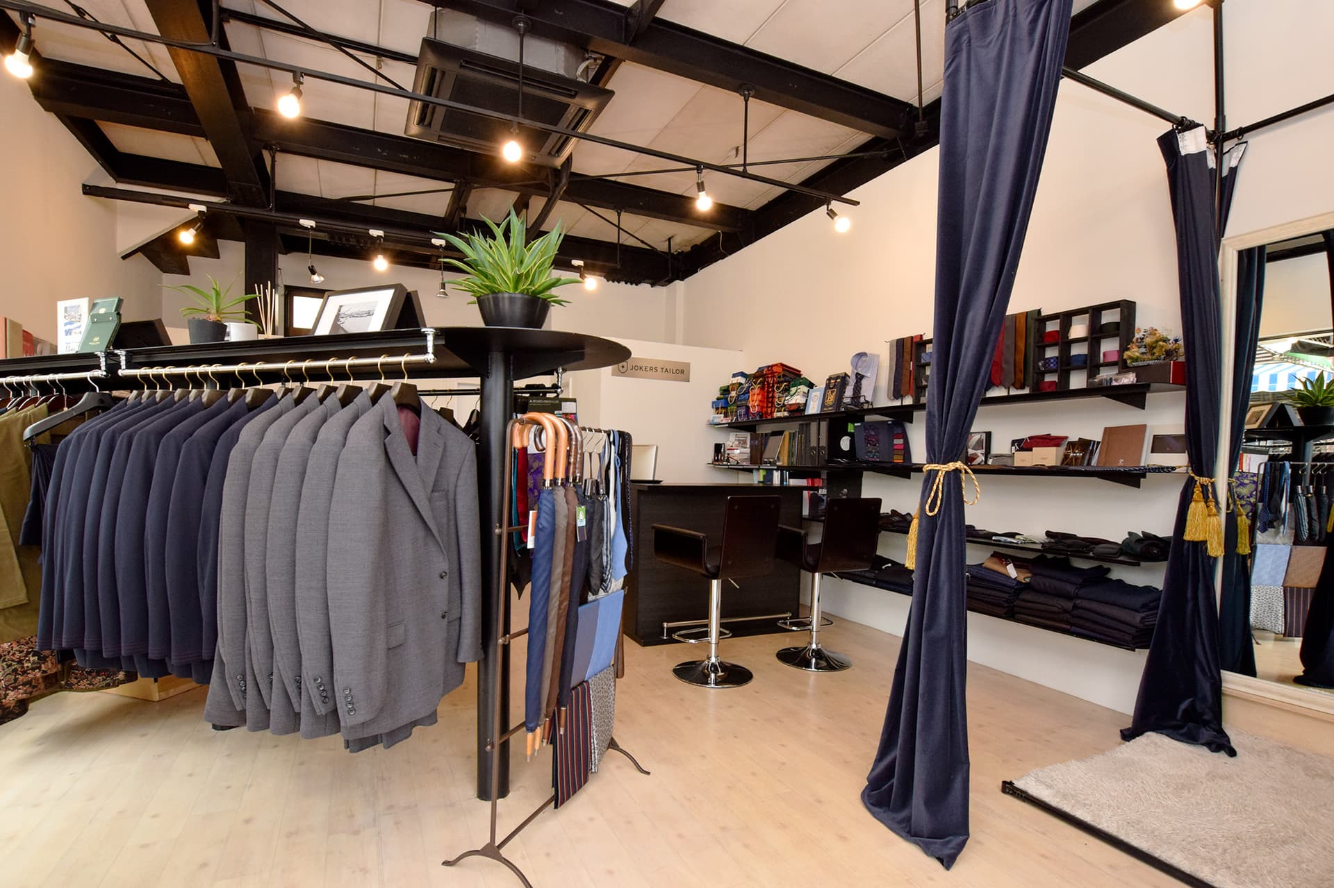 オーダースーツ専門店 JOKERS TAILOR 富士吉田店 2