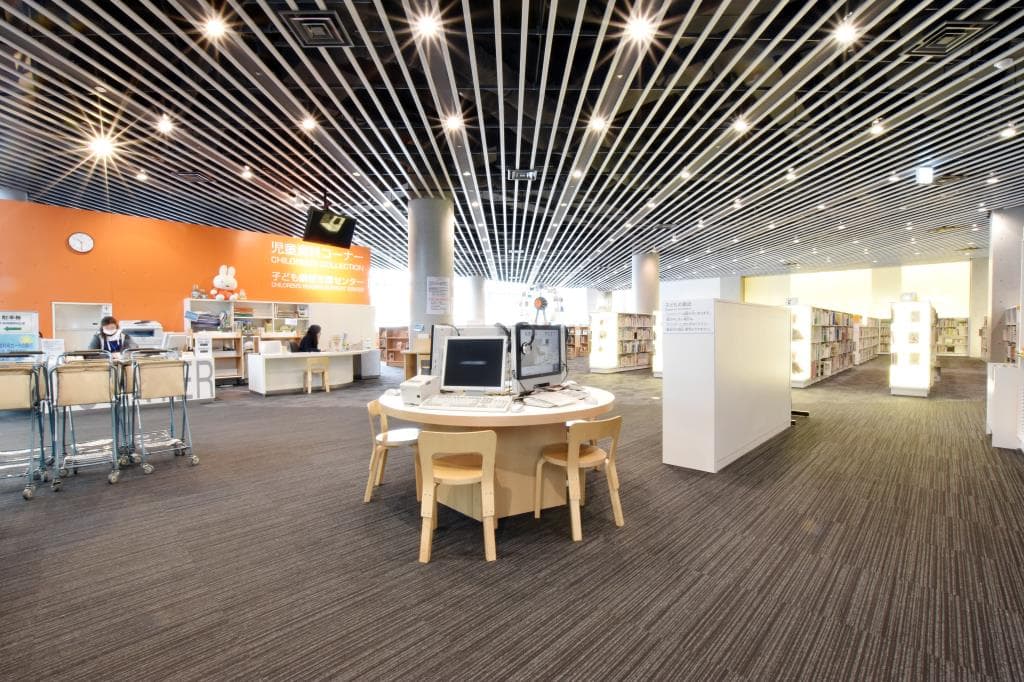 山梨県立図書館 3