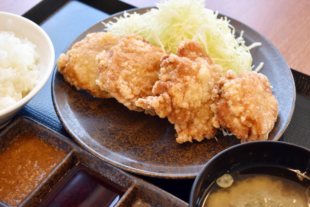 からやま山梨石和店 1