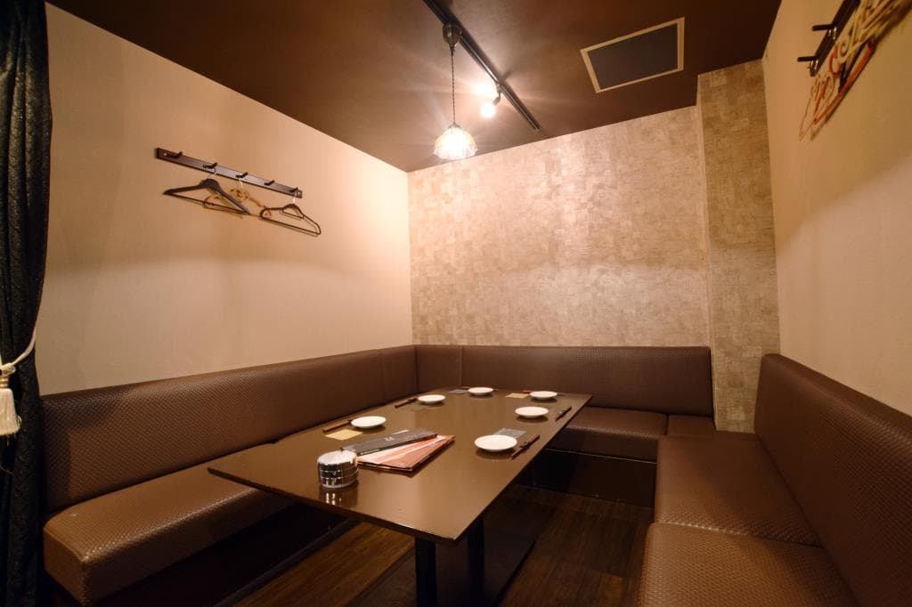 EBL Dining Amusement Bar 4