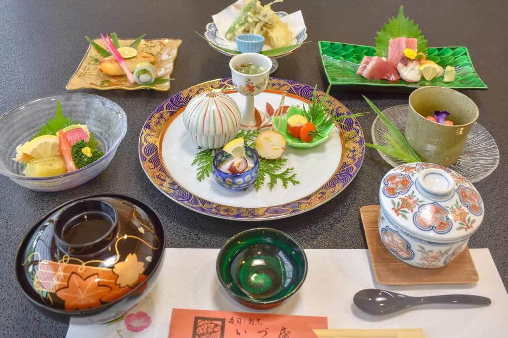 寿司・割烹 いづ屋 1