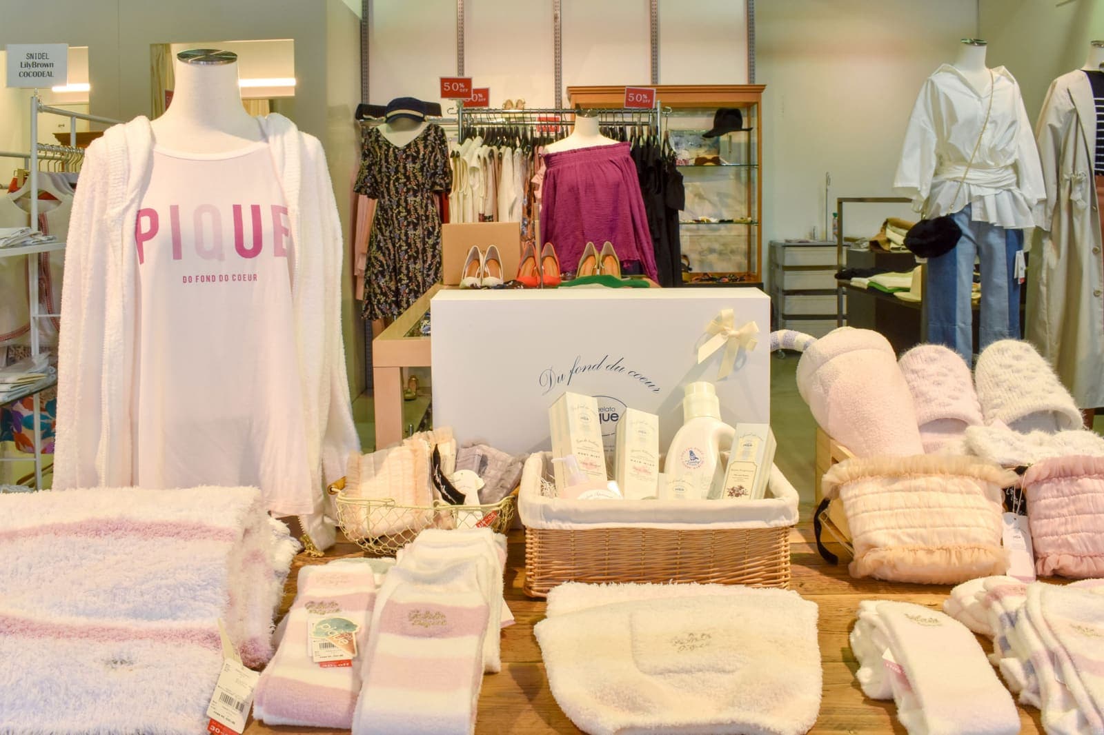 LASHIC OUTLET 4