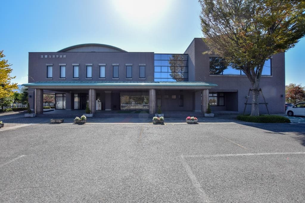 中央市立玉穂生涯学習館 1