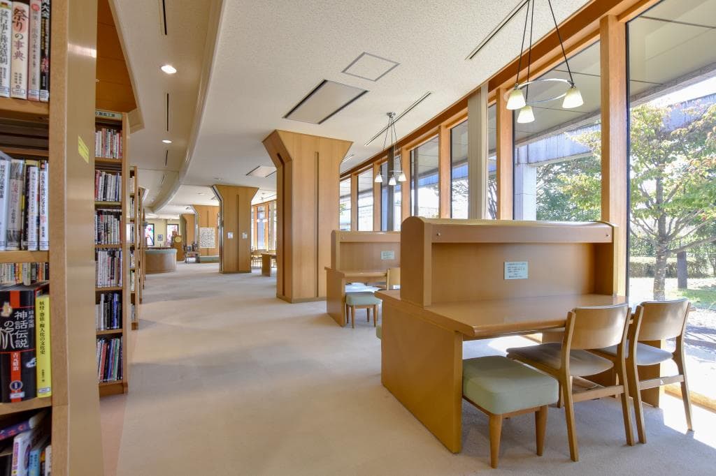 中央市立玉穂生涯学習館 2