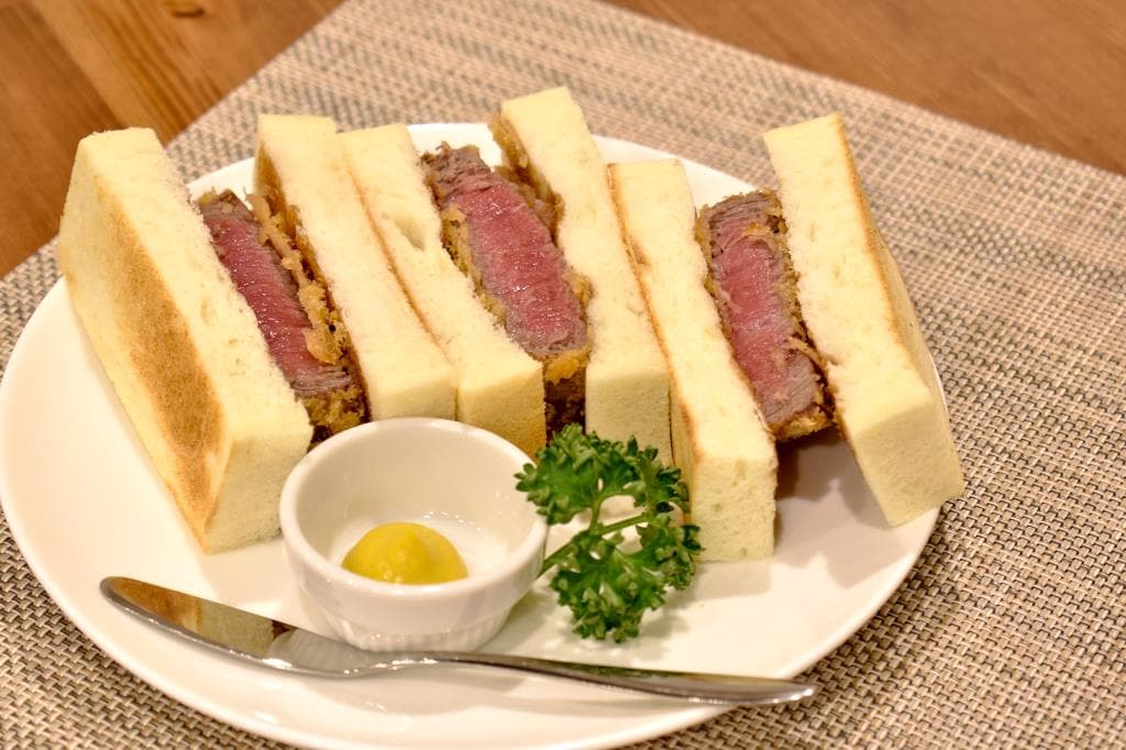 カフェごはん&洋風酒場シャルル 1