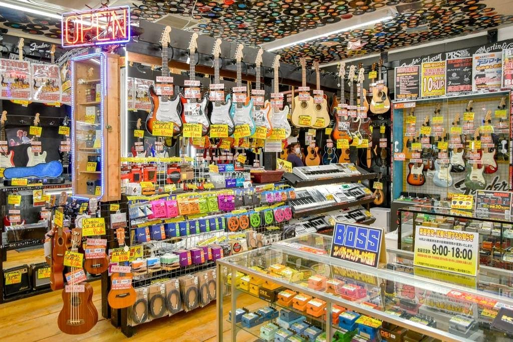 万代書店 山梨本店 3