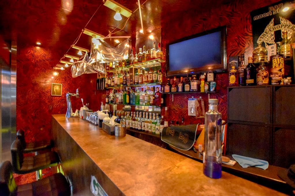BAR MOON SHINER 1