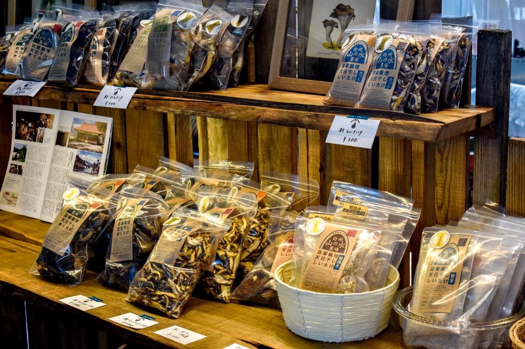 図書カフェ by白州山の水農場 3