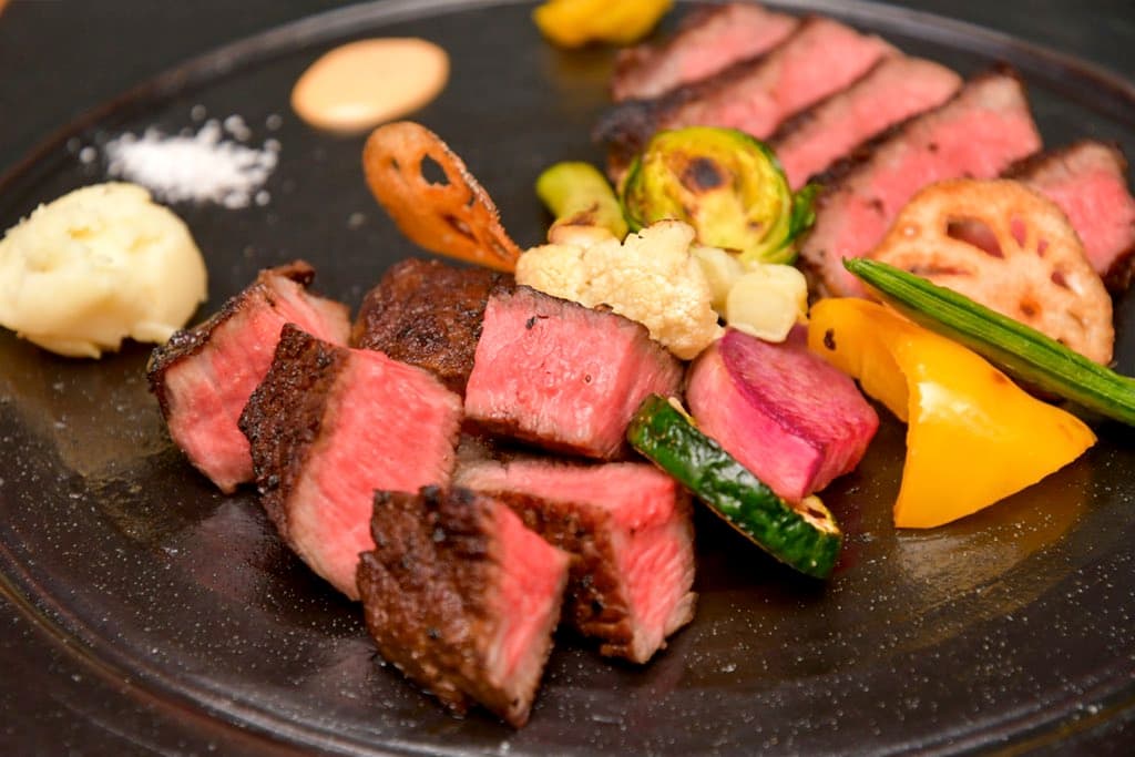炭・肉と旬野菜 kazan