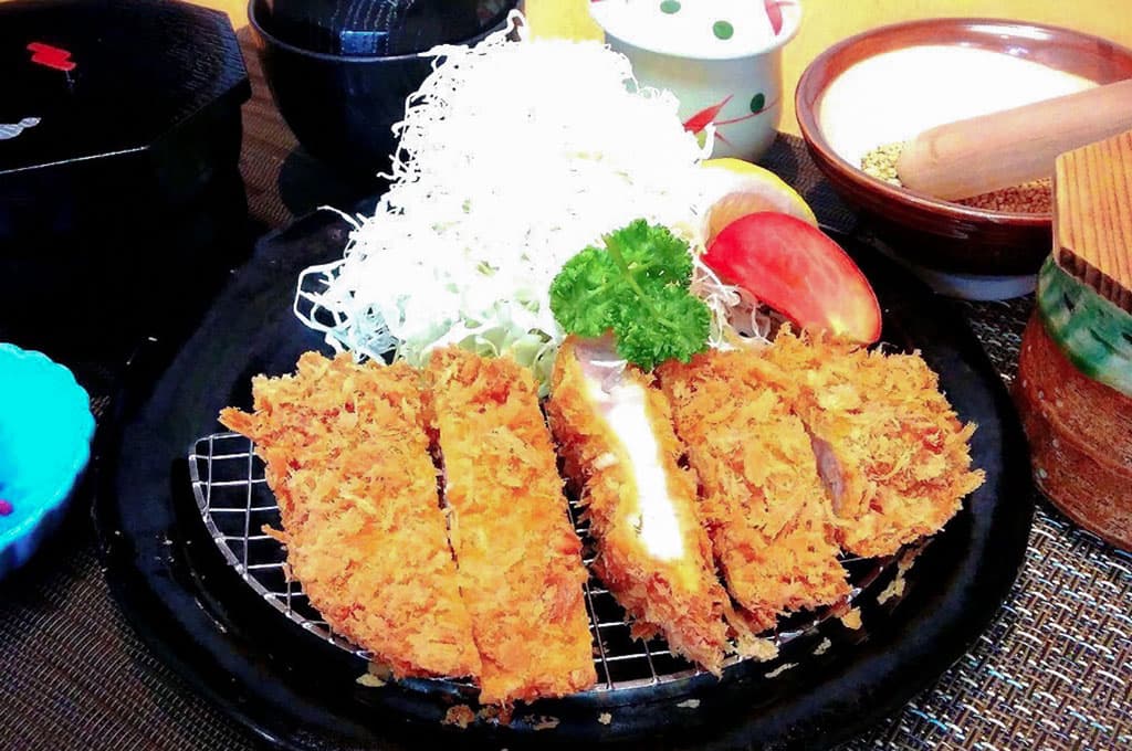 お食事処 あやの 都留店 1