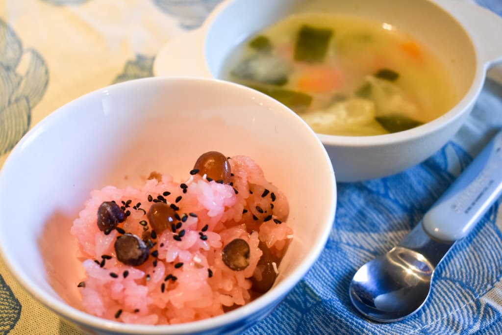 【給食レシピ vol.23】お赤飯と玉葱の味噌汁/松島さくら保育園 1
