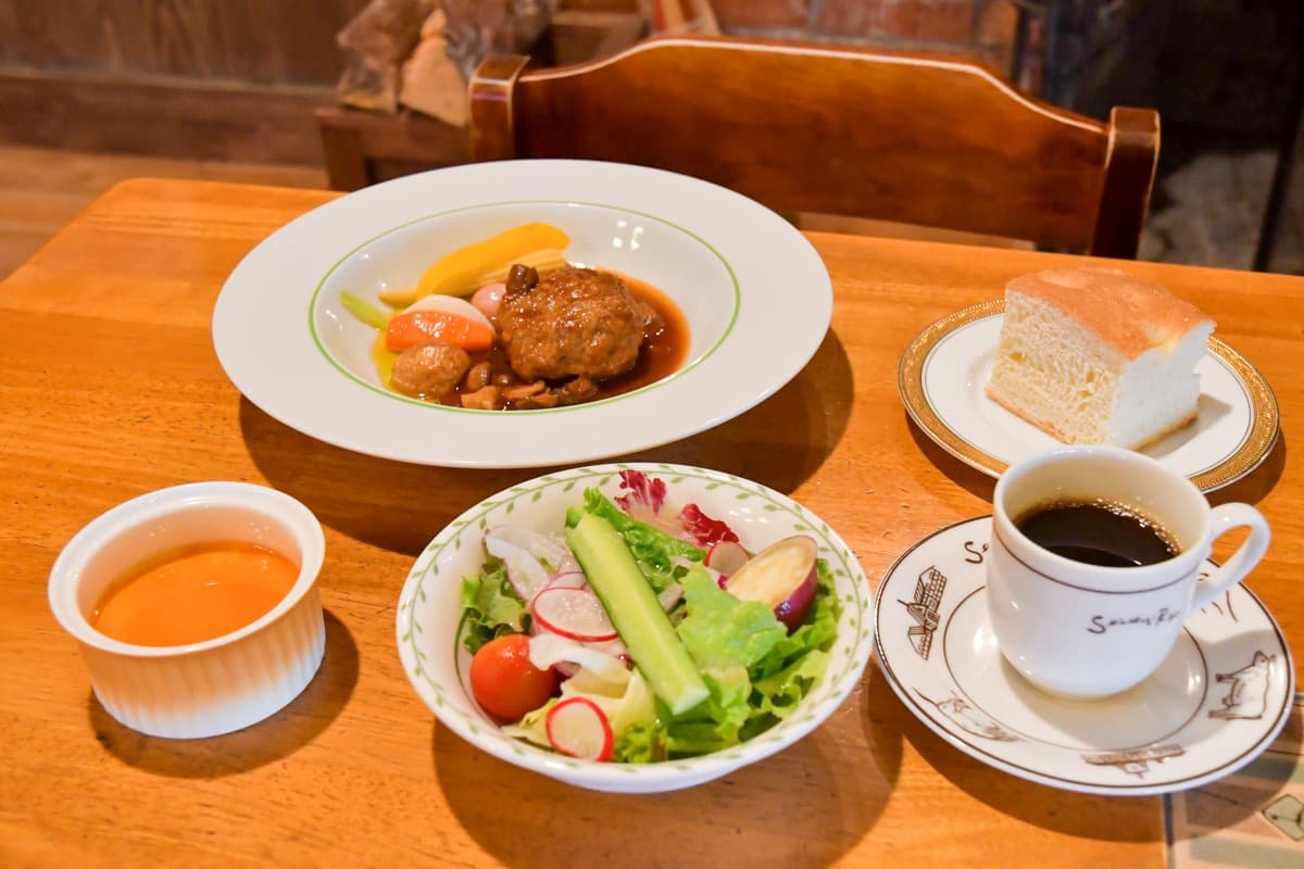 清泉寮 本館レストラン 3