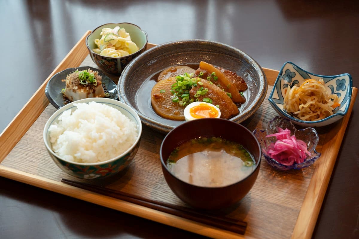 ごはんや四つ葉 1