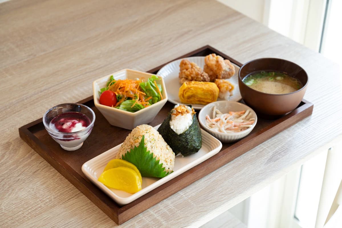 おにぎりカフェ山の港 1