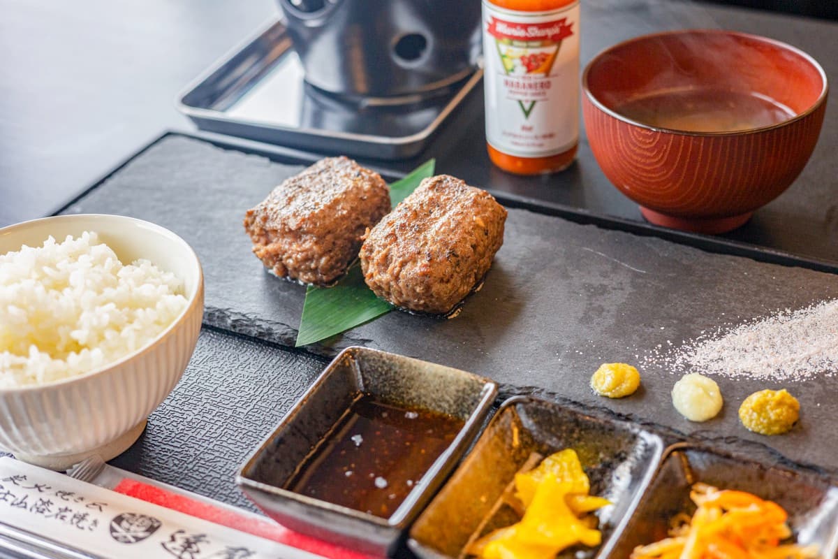 炭火焼き&富士山溶岩焼き 達磨ミート 1
