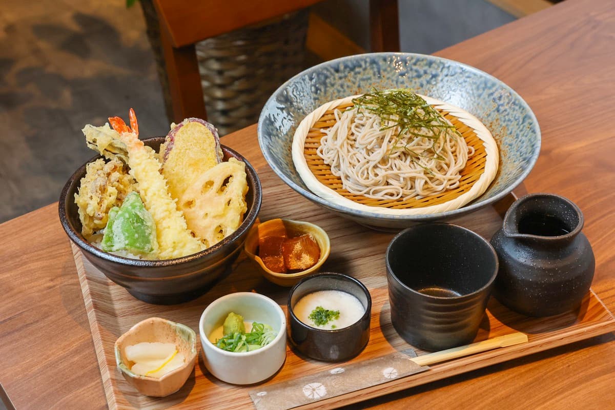 十割そば囲炉裏 甲府湯村店 1