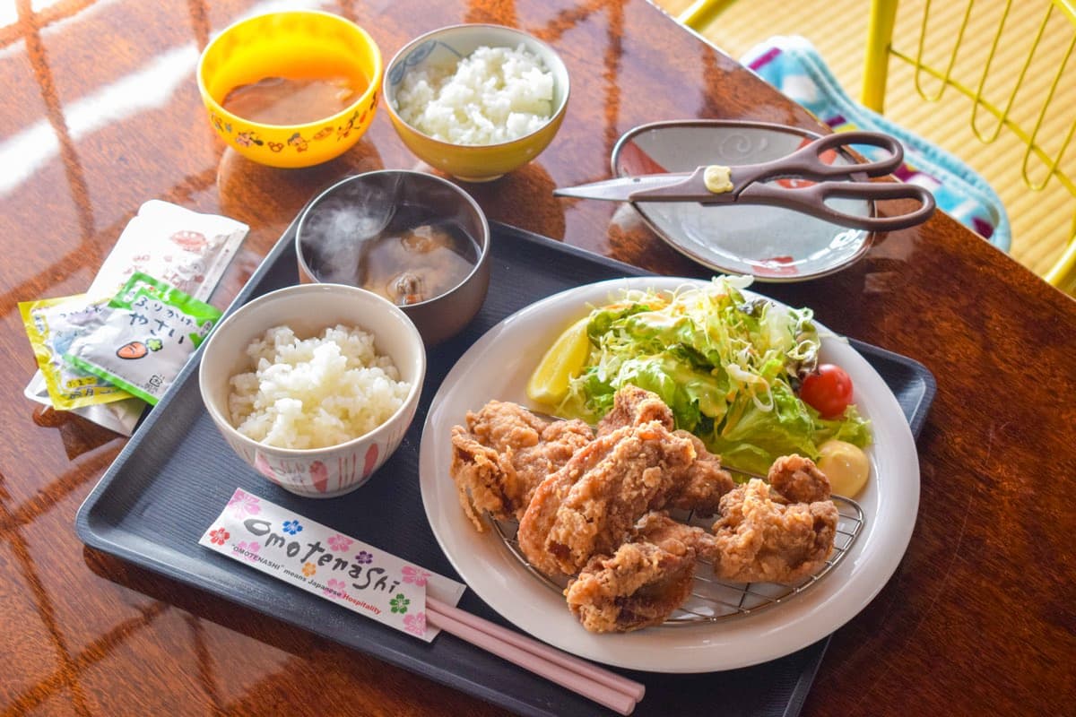古民家食堂ず~子連れ大歓迎!心温まる定食と優しいサービス 1