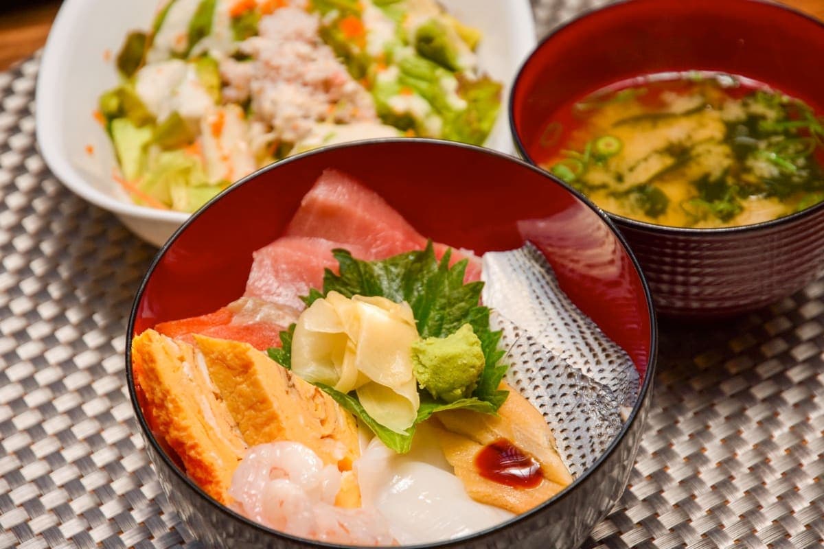 海鮮丼 凛 1