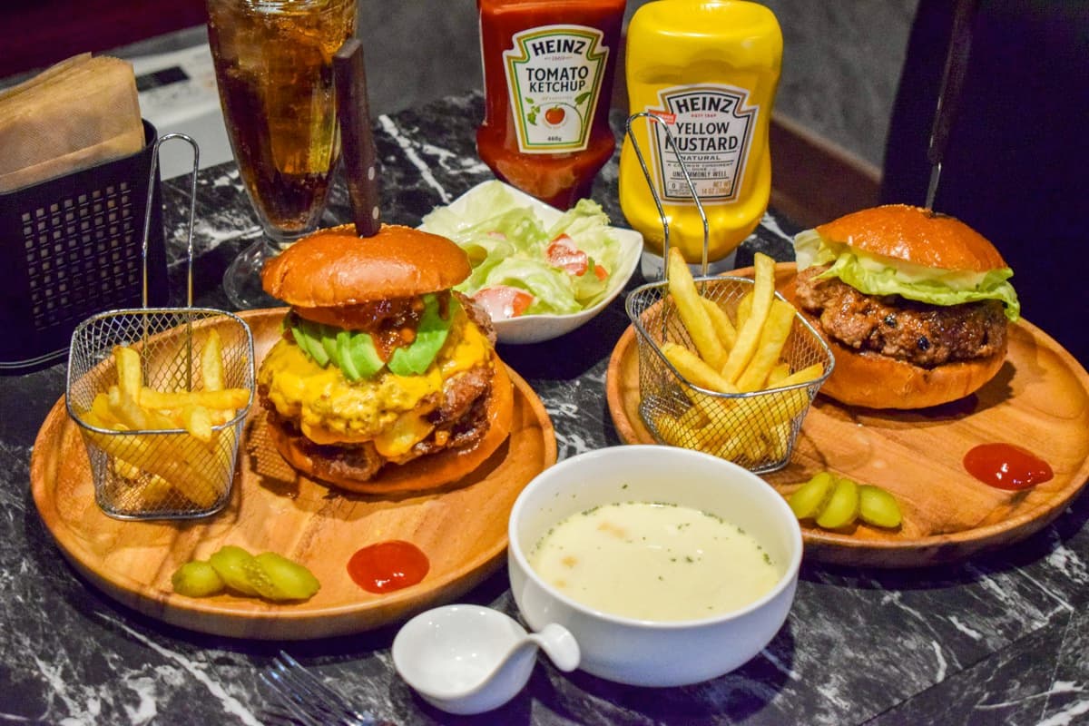 THE UTAGE BURGER 1