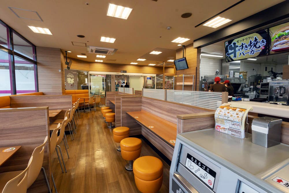 ゼッテリア イオン石和店 4