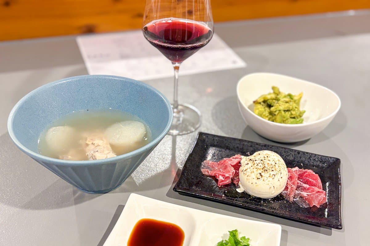 【BAKU / 甲府市】やわらかスペアリブ「バクテー」とワインでちょい飲み!ゑびすやキッチンで2026年8月12日オープン