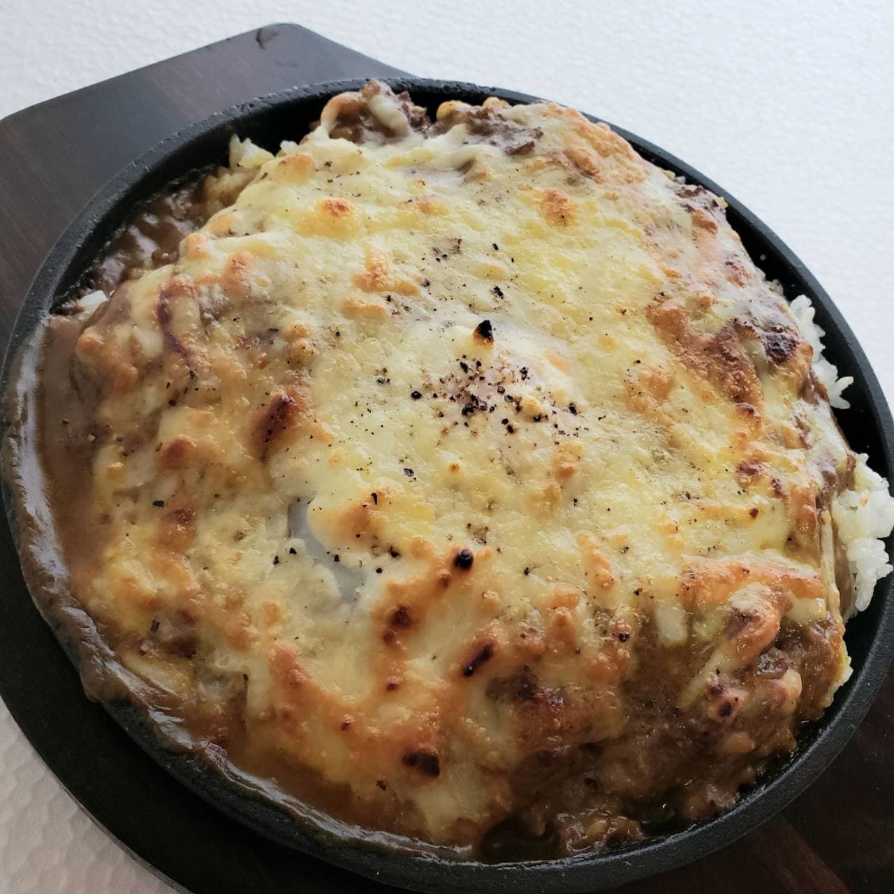 新メニュー★窯焼き牛すじチーズカレー