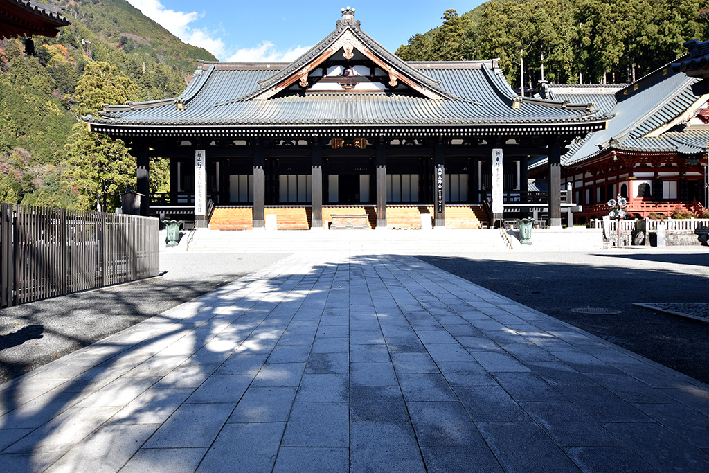 身延山久遠寺の外観