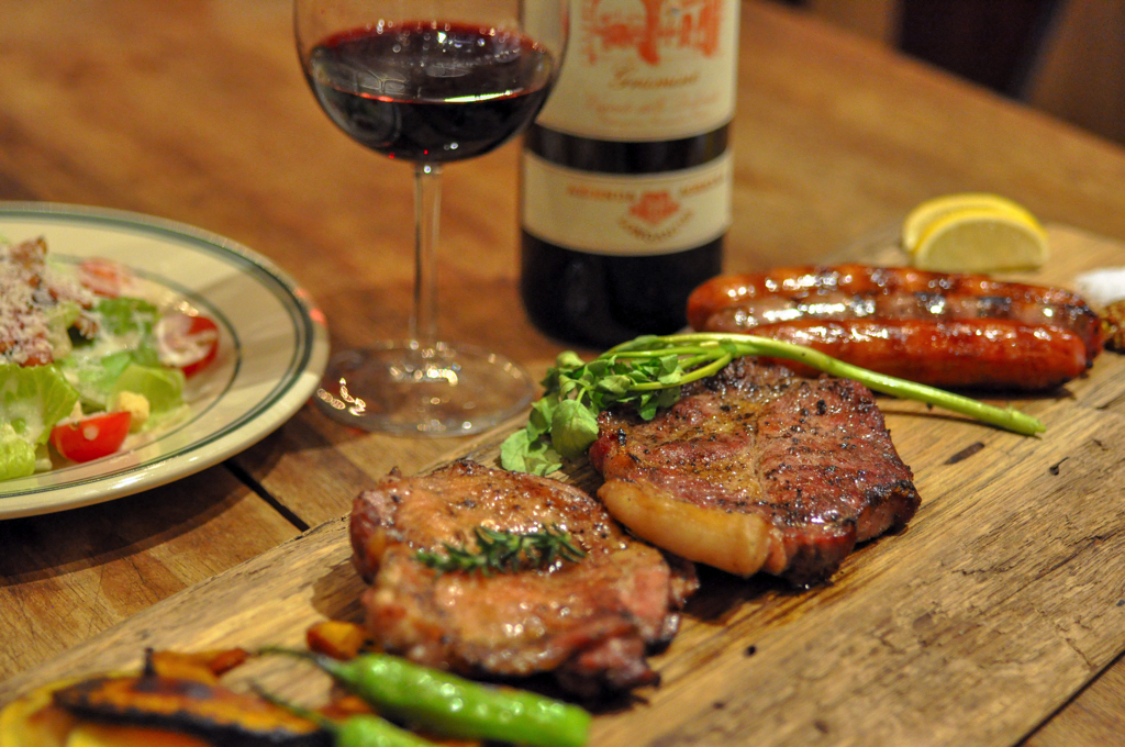 WOOD SHEDのグリルの肉料理