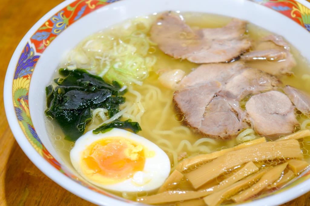 つるや 甲府市 中華 ラーメン 1