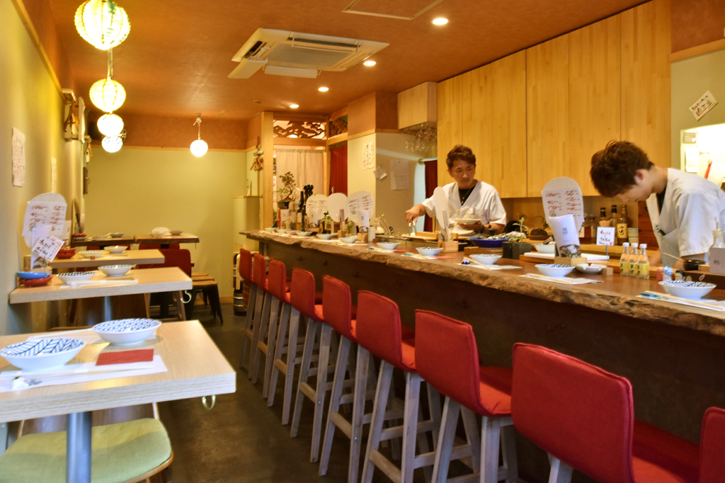 博多白湯おでん 湯ろや 甲府市 甲府駅 居酒屋 4