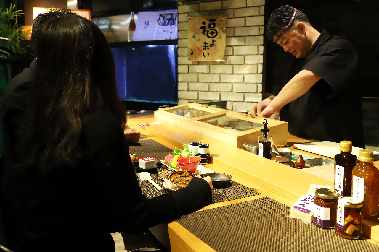 Fuku sushi counter and food