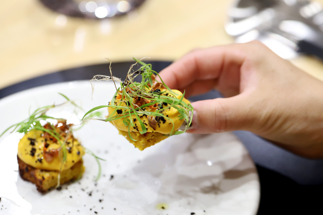 Refreshing finger food with an orange scent