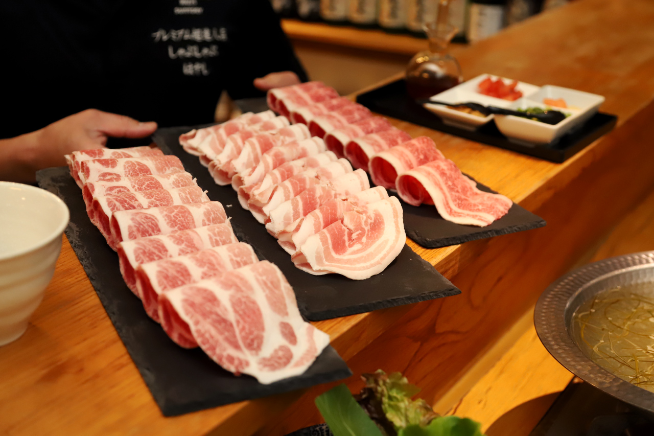 Shabushabu Hayashi counter seats and food