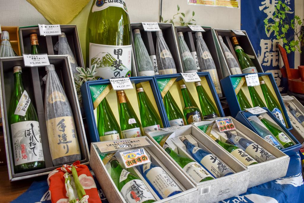 Ide酒类销售Fujikawaguchiko Town配件，杂货，纪念品，直销店，饮料，酒精饮料，葡萄酒