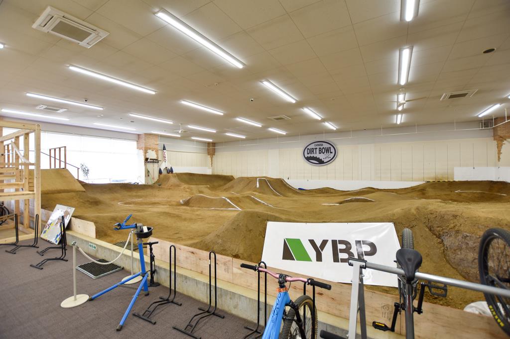 CARNOSA INDOOR BIKE PARK　昭和町 アウトドア4