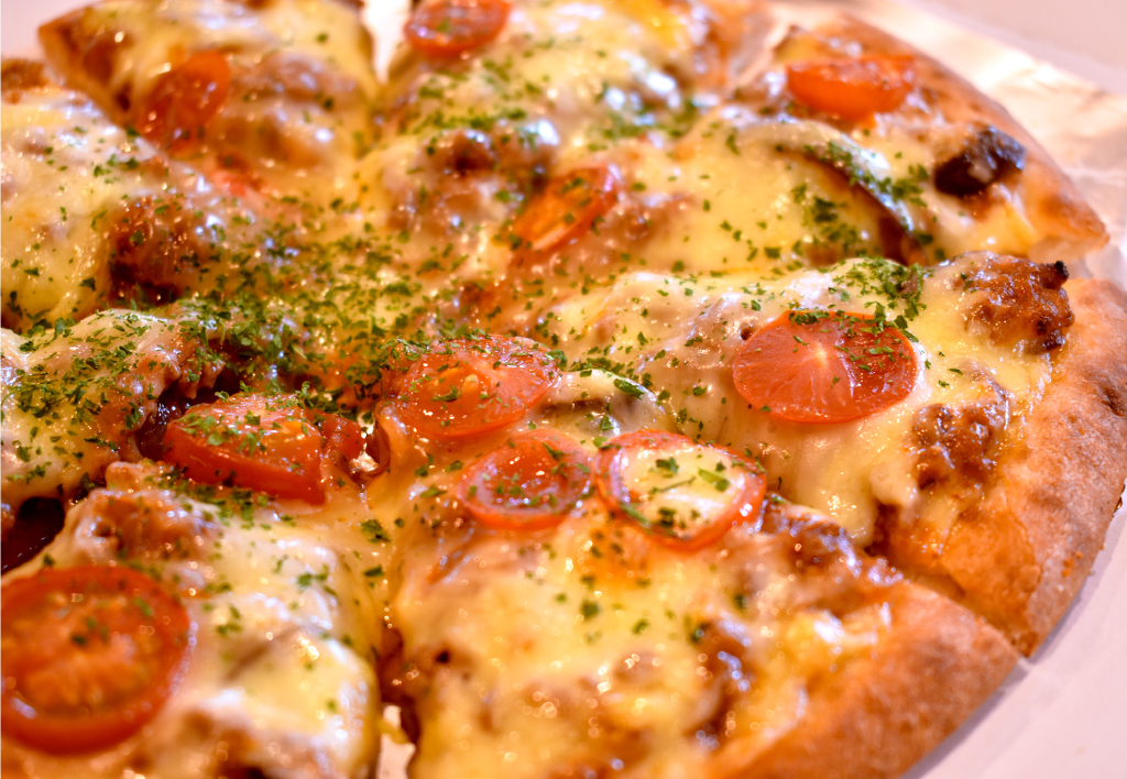 グラタン&ピザ アンク なすとトマトのひき肉ピザ2