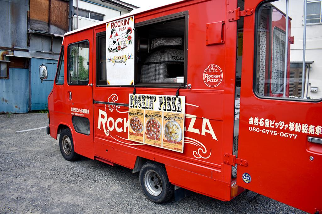 ROCKiN’PiZZA キッチンカー1