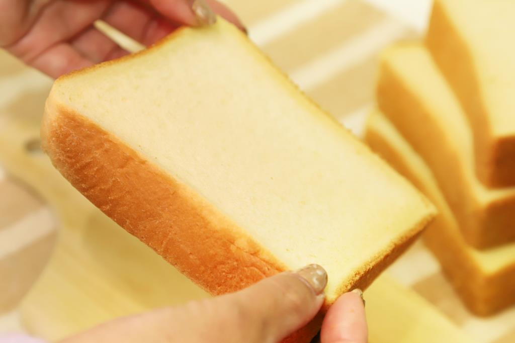 モスバーガー「バターなんていらないかも、と思わず声に出したくなるほど濃厚な食パン」
