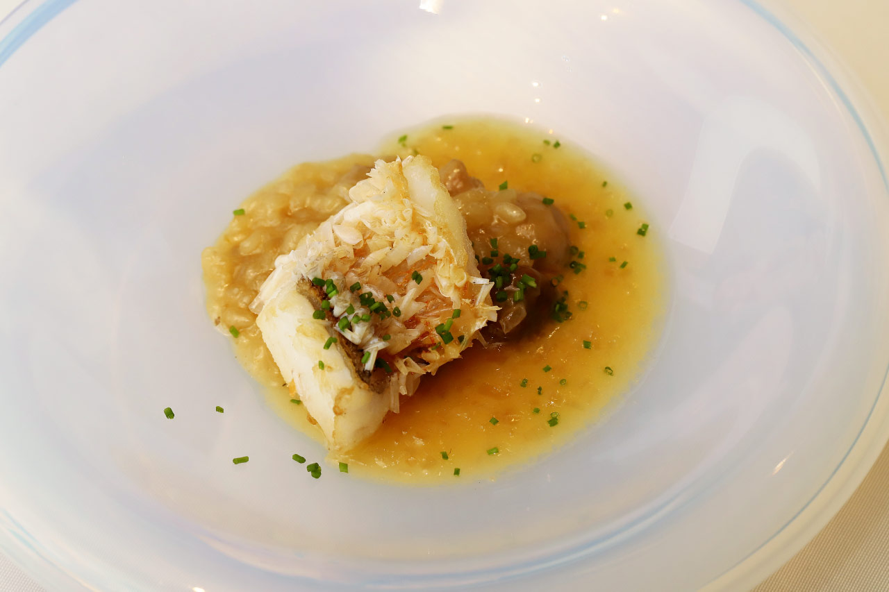 レストラン ル・ピオニエの魚料理「甘鯛の松笠揚げとポルチーニ茸のリゾット」2