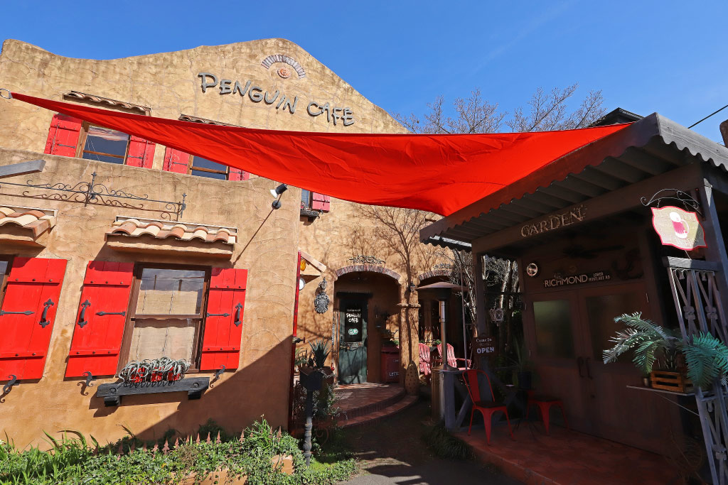 洋風食堂Penguin Café（ペンギンカフェ）の外観