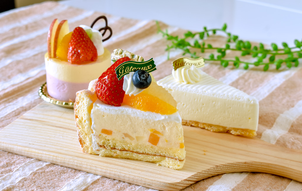フランス菓子の店 巴里のケーキ「フルーツババロア」「パッションフレーズ」「レアチーズ」