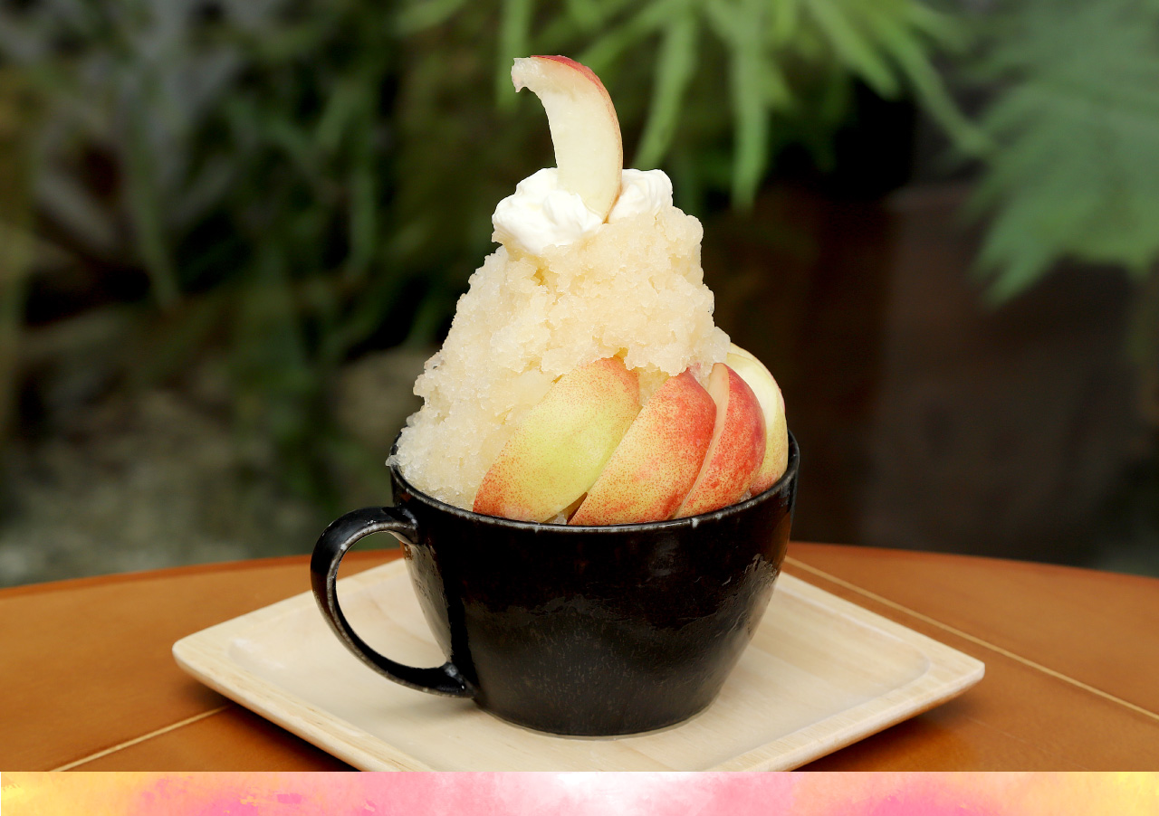 Cheval Blanc peach shaved ice from Yamanashi prefecture