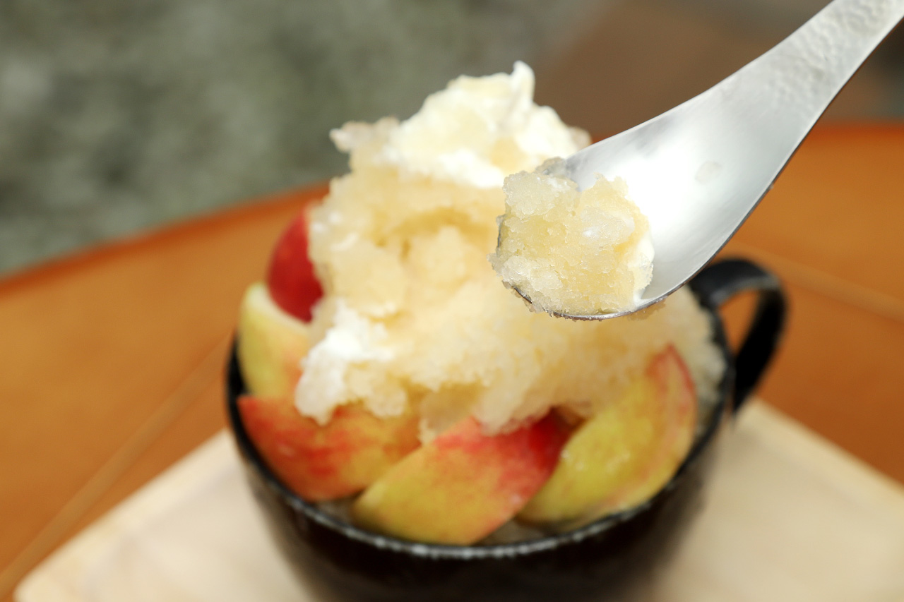 Cheval Blanc Peach shaved ice from Yamanashi prefecture