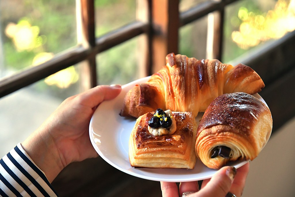 IDEAL BAKERY CROISSANT & PASTRY