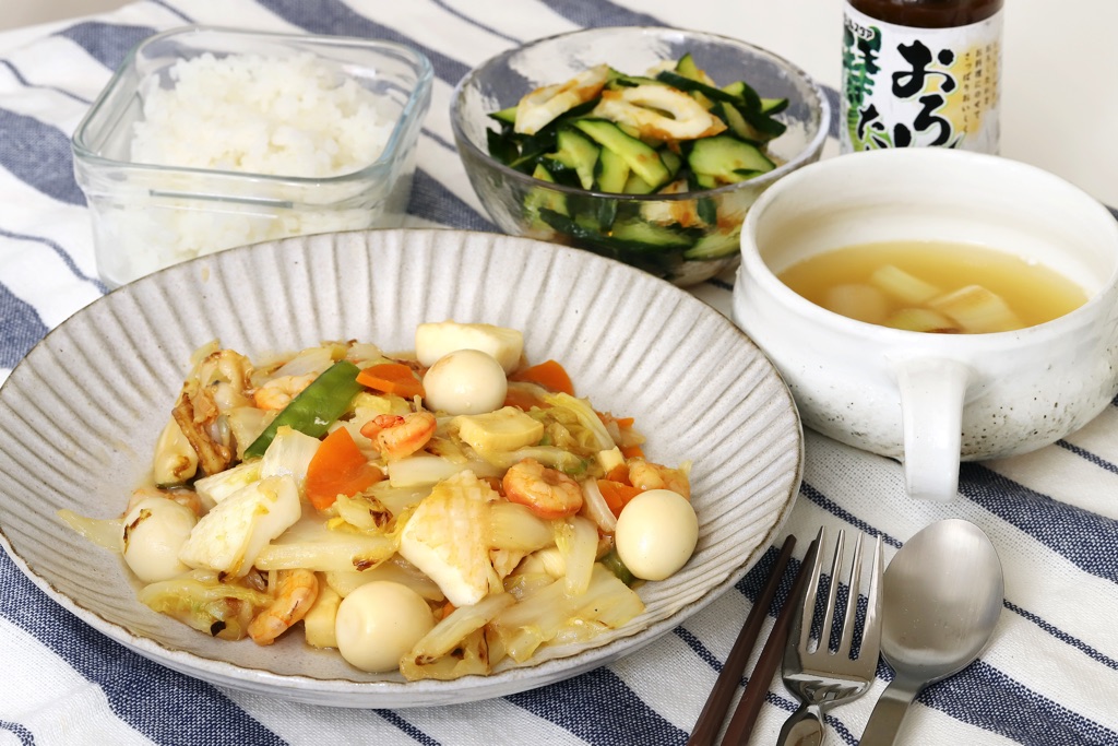 彩り海鮮八宝菜・きゅうりとちくわのおろしあえ・焼きねぎのスープ